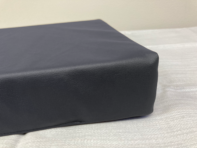 撥水レザー マッサージ枕【先行販売】